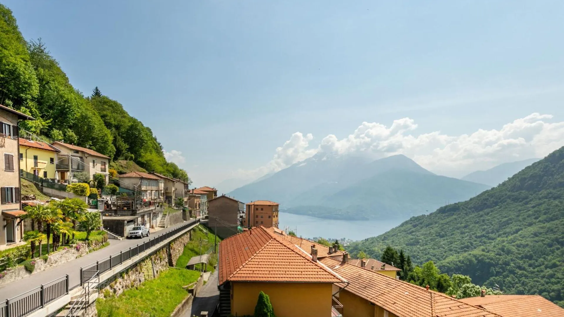 Sciura Elena'S Terrace With Lake, Mounts & Valley By Halldis Garzeno Apartamento